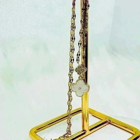 Flower Pendant Necklace - Picture 1 of 5